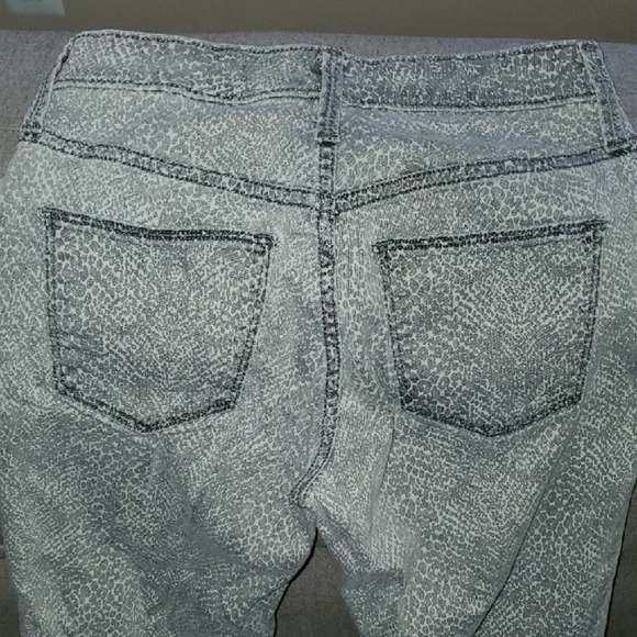 Universal Thread Denim Jeans Womens Size 0 Animal Print Pattern Patterned - Picture 3 of 13